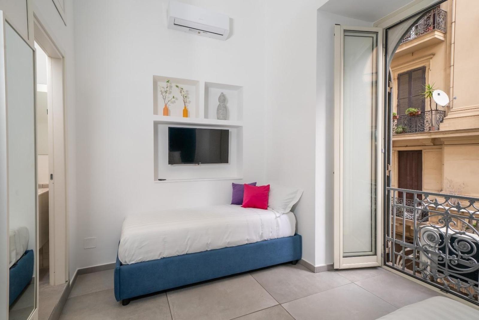 Bovio Boutique Studio Apartment Неаполь Экстерьер фото