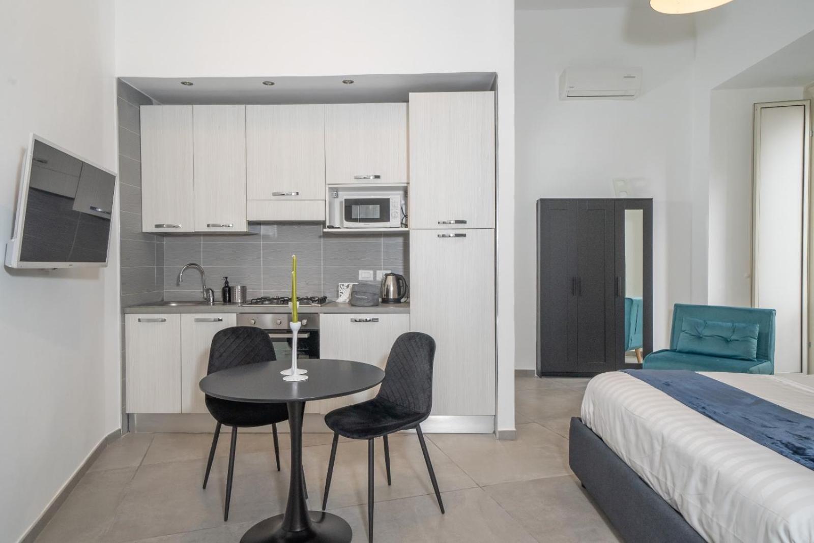 Bovio Boutique Studio Apartment Неаполь Экстерьер фото