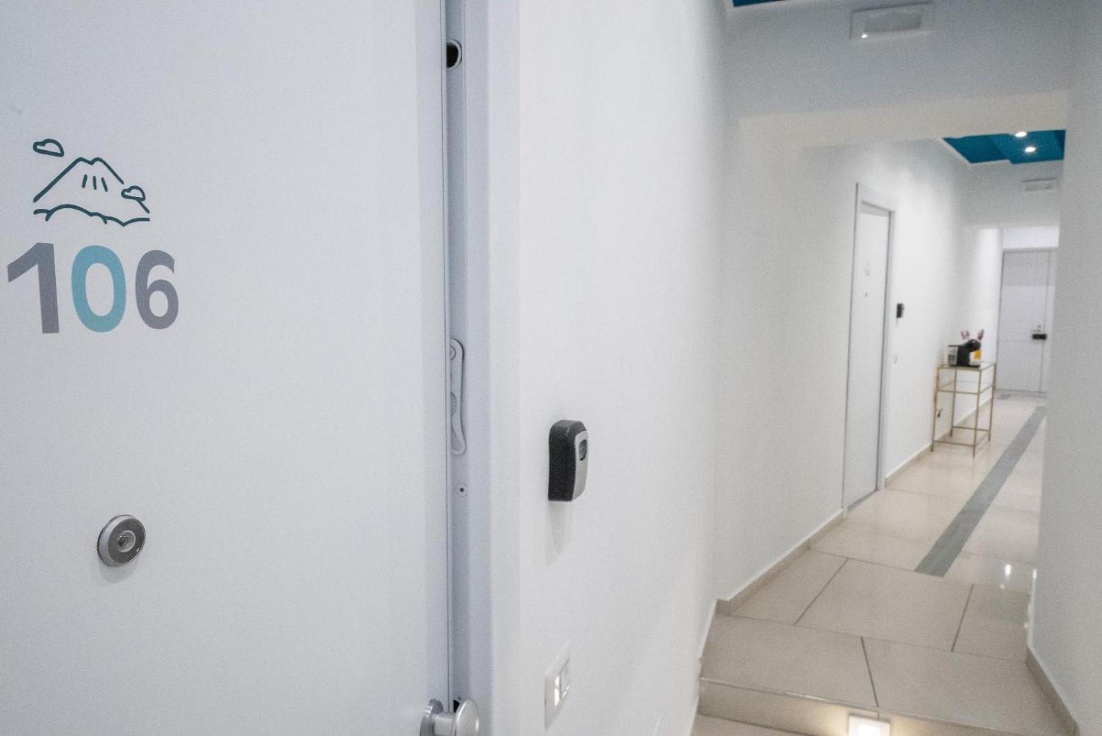 Bovio Boutique Studio Apartment Неаполь Экстерьер фото